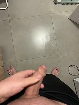 Snapshot of Vld121 chatting on January 30, 2025, 7:37 pm Vld121 online show from January 30, 2025, 7:37 pm