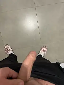 Snapshot of Vld121 chatting on February 16, 2025, 8:22 pm Vld121 online show from February 16, 2025, 8:22 pm