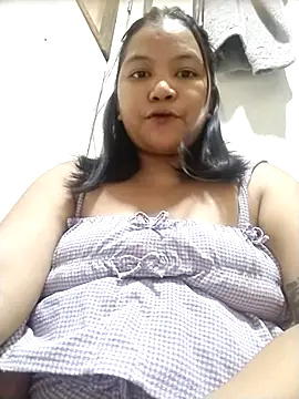 Snapshot of milkytitsmom4u chatting on March 2, 2026, 4:25 pm milkytitsmom4u online show from March 2, 2026, 4:25 pm