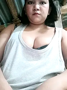 Snapshot of milkytitsmom4u chatting on September 21, 2025, 4:12 pm milkytitsmom4u online show from September 21, 2025, 4:12 pm