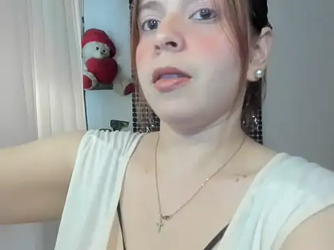 lorenitabella online show from November 17, 2025, 8:24 pm