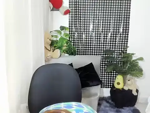 lorenitabella online show from November 6, 2025, 9:02 am