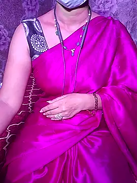 Snapshot of XBHUUME chatting on October 31, 2025, 4:25 pm XBHUUME online show from October 31, 2025, 4:25 pm