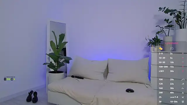 Fallinlove1 online show from September 13, 2025, 6:52 pm