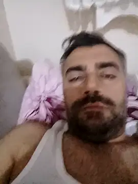 Snapshot of kevgir08 chatting on November 16, 2025, 8:35 pm kevgir08 online show from November 16, 2025, 8:35 pm