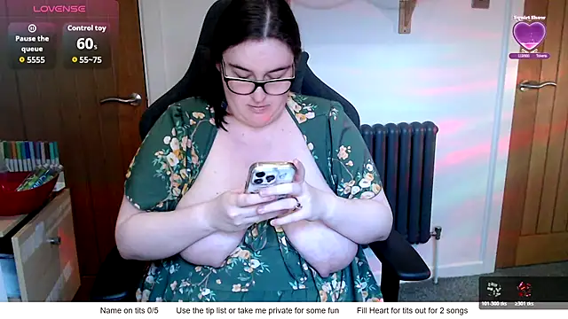 Snapshot of Rebecca_Summer chatting on March 4, 2026, 6:54 am Rebecca Summer online show from March 4, 2026, 6:54 am