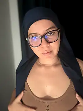 MatchedEyebrow online show from November 21, 2025, 10:09 pm