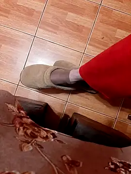 feet toes online show from November 19, 2025, 5:51 am