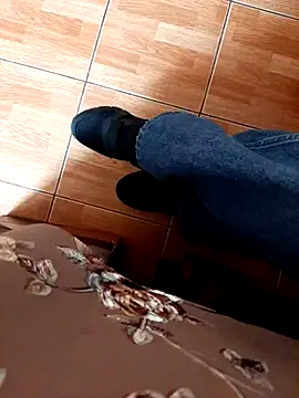 feet toes online show from December 3, 2025, 9:20 am