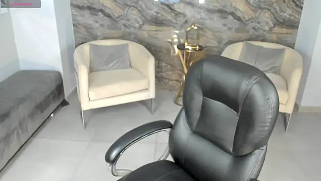 MadelineFox online show from April 14, 2026, 8:19 am