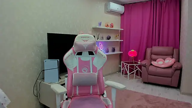 Snapshot of RedLipse chatting on February 11, 2026, 3:17 am RedLipse online show from February 11, 2026, 3:17 am