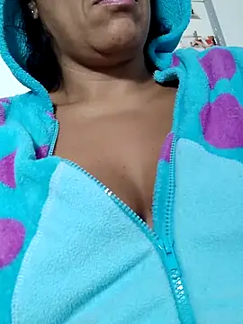 Snapshot of Molly_newman6 chatting on November 6, 2025, 5:44 am Molly newman6 online show from November 6, 2025, 5:44 am