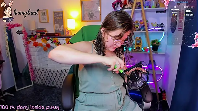 Snapshot of HunnyyLove chatting on February 17, 2026, 2:58 pm HunnyyLove online show from February 17, 2026, 2:58 pm