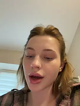 Camilla Railian online show from April 4, 2026, 5:52 pm