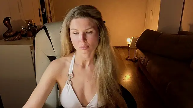 Snapshot of AngelMiaM chatting on May 24, 2026, 6:30 pm AngelMiaM online show from May 24, 2026, 6:30 pm