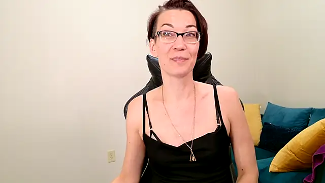 EveEnigma online show from February 25, 2025, 5:08 pm