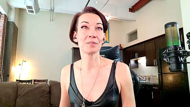 EveEnigma online show from March 6, 2025, 9:31 pm