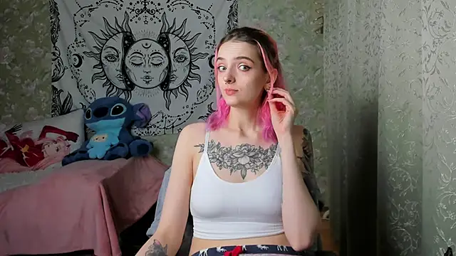 Snapshot of Cutie_Adelia chatting on March 14, 2025, 1:13 pm Cutie Adelia online show from March 14, 2025, 1:13 pm