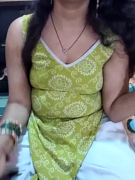 Snapshot of Diya_143 chatting on May 10, 2026, 8:18 am Diya 143 online show from May 10, 2026, 8:18 am