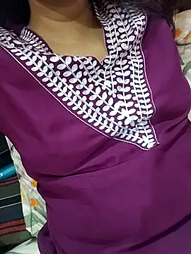 Snapshot of Diya_143 chatting on June 4, 2026, 8:19 am Diya 143 online show from June 4, 2026, 8:19 am