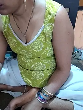 Snapshot of Diya_143 chatting on April 23, 2026, 6:20 am Diya 143 online show from April 23, 2026, 6:20 am
