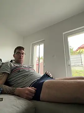 Snapshot of asiandeuutschepaar chatting on March 30, 2026, 7:32 am asiandeuutschepaar online show from March 30, 2026, 7:32 am