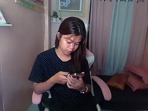 Snapshot of young_salsalita chatting on May 17, 2026, 2:06 pm young salsalita online show from May 17, 2026, 2:06 pm