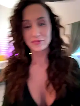 Fiona Kent  online show from December 3, 2025, 9:47 pm