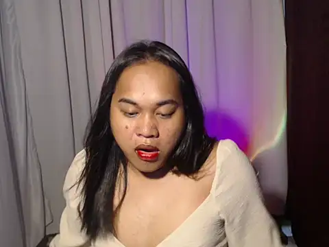 Snapshot of bettina_love chatting on July 1, 2026, 8:53 pm bettina love online show from July 1, 2026, 8:53 pm
