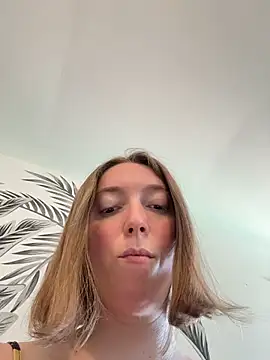 Snapshot of Daisy_Michto_Officiel chatting on May 28, 2026, 10:22 am Daisy Michto Officiel online show from May 28, 2026, 10:22 am