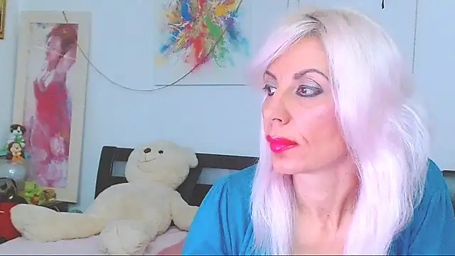 HoneyLara online show from December 17, 2025, 12:15 am