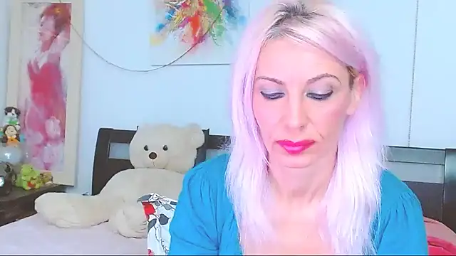 HoneyLara online show from October 28, 2025, 10:09 pm