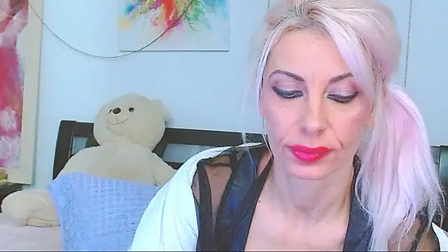 HoneyLara online show from December 2, 2025, 6:53 pm