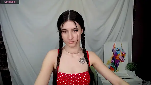 Snapshot of MaryEm976 chatting on March 11, 2025, 9:02 am MaryEm976 online show from March 11, 2025, 9:02 am