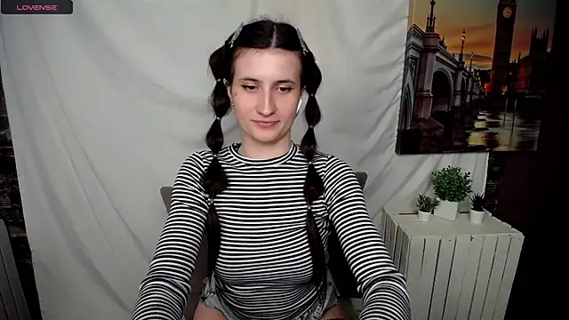 Snapshot of MaryEm976 chatting on March 16, 2025, 12:00 pm MaryEm976 online show from March 16, 2025, 12:00 pm