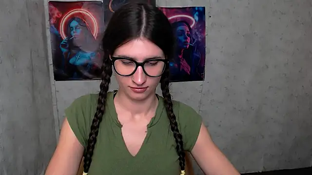 Snapshot of MaryEm976 chatting on October 18, 2025, 7:54 am MaryEm976 online show from October 18, 2025, 7:54 am