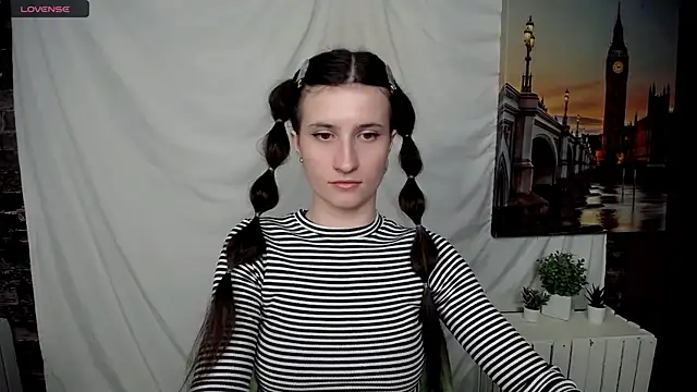 Snapshot of MaryEm976 chatting on March 16, 2025, 8:32 am MaryEm976 online show from March 16, 2025, 8:32 am