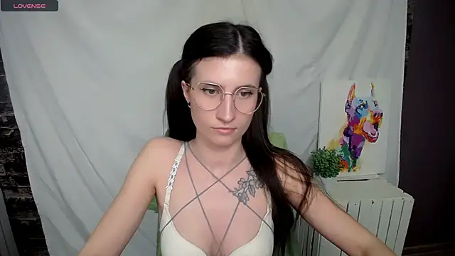 Snapshot of MaryEm976 chatting on March 12, 2025, 12:57 pm MaryEm976 online show from March 12, 2025, 12:57 pm