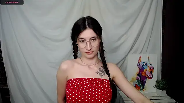 Snapshot of MaryEm976 chatting on March 10, 2025, 8:39 am MaryEm976 online show from March 10, 2025, 8:39 am