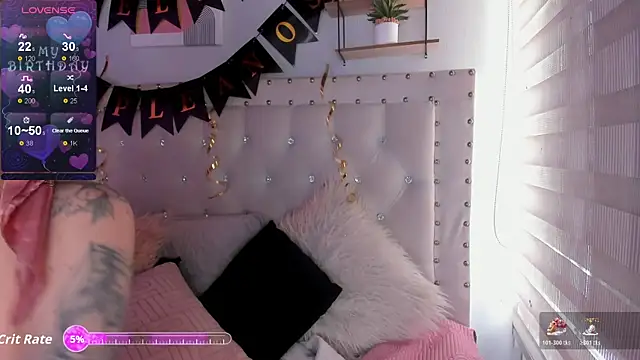 Atenea Klett  online show from December 21, 2025, 2:08 pm