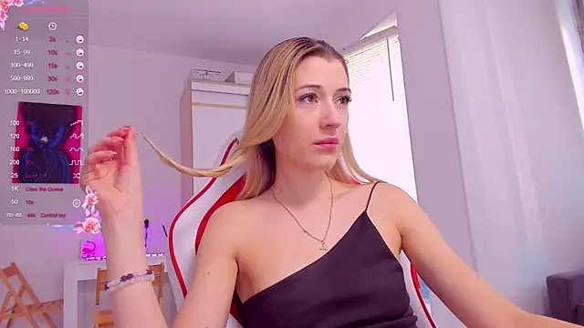 Snapshot of HotCarolineXO chatting on October 9, 2025, 10:27 am HotCarolineXO online show from October 9, 2025, 10:27 am