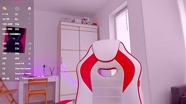 Snapshot of HotCarolineXO chatting on February 22, 2025, 10:29 am HotCarolineXO online show from February 22, 2025, 10:29 am