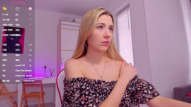 Snapshot of HotCarolineXO chatting on February 28, 2025, 8:31 am HotCarolineXO online show from February 28, 2025, 8:31 am