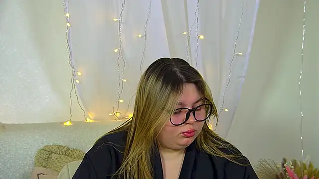 LillianKim online show from March 25, 2026, 6:29 pm