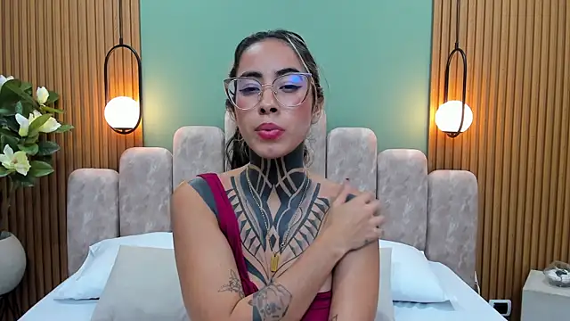 NicoleBlum online show from March 11, 2025, 10:20 pm