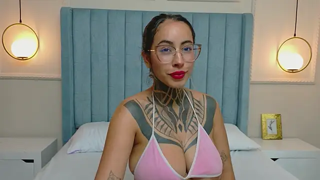 NicoleBlum online show from April 7, 2026, 7:26 pm