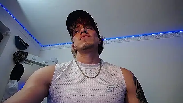 Snapshot of strongboy_ chatting on March 16, 2025, 1:07 am strongboy online show from March 16, 2025, 1:07 am