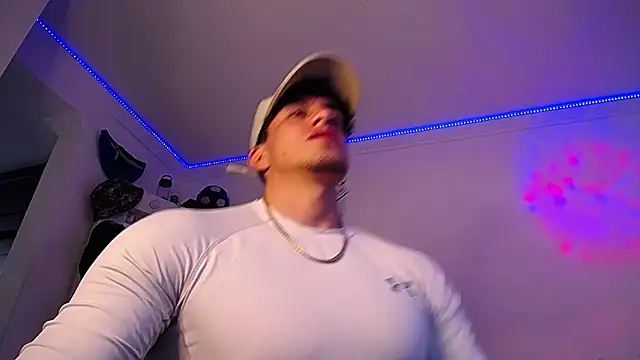 Snapshot of strongboy_ chatting on November 25, 2025, 7:03 pm strongboy online show from November 25, 2025, 7:03 pm