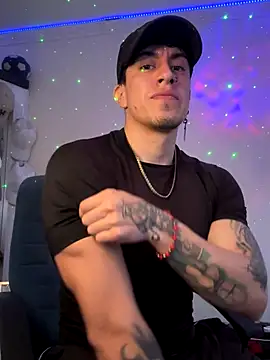 Snapshot of strongboy_ chatting on December 2, 2025, 1:13 pm strongboy online show from December 2, 2025, 1:13 pm