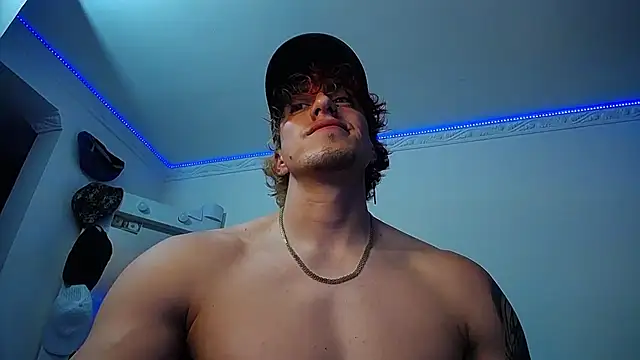 Snapshot of strongboy_ chatting on March 14, 2025, 5:05 am strongboy online show from March 14, 2025, 5:05 am